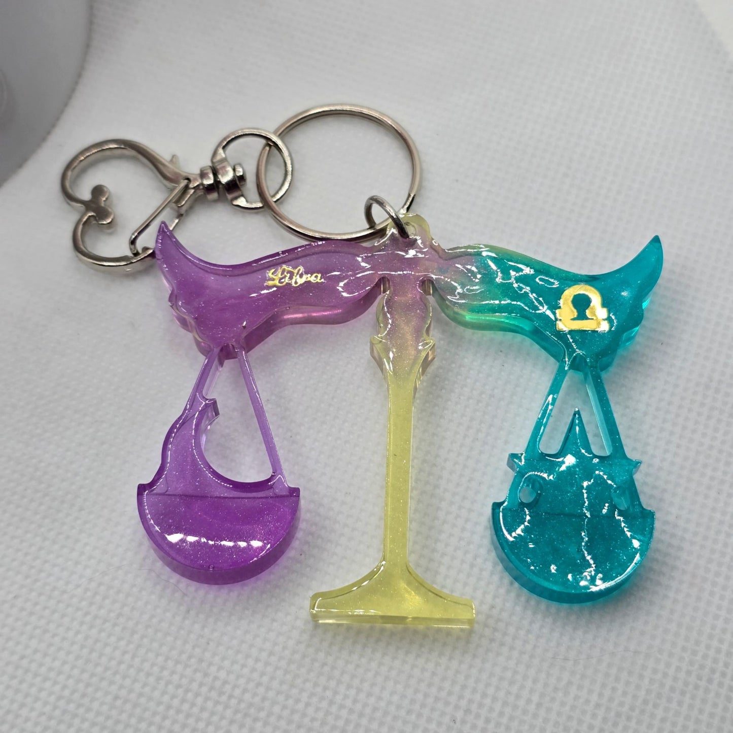 Libra Zodiac Candle Gift Set – 11oz Layered Mug Candle + Resin Keychain