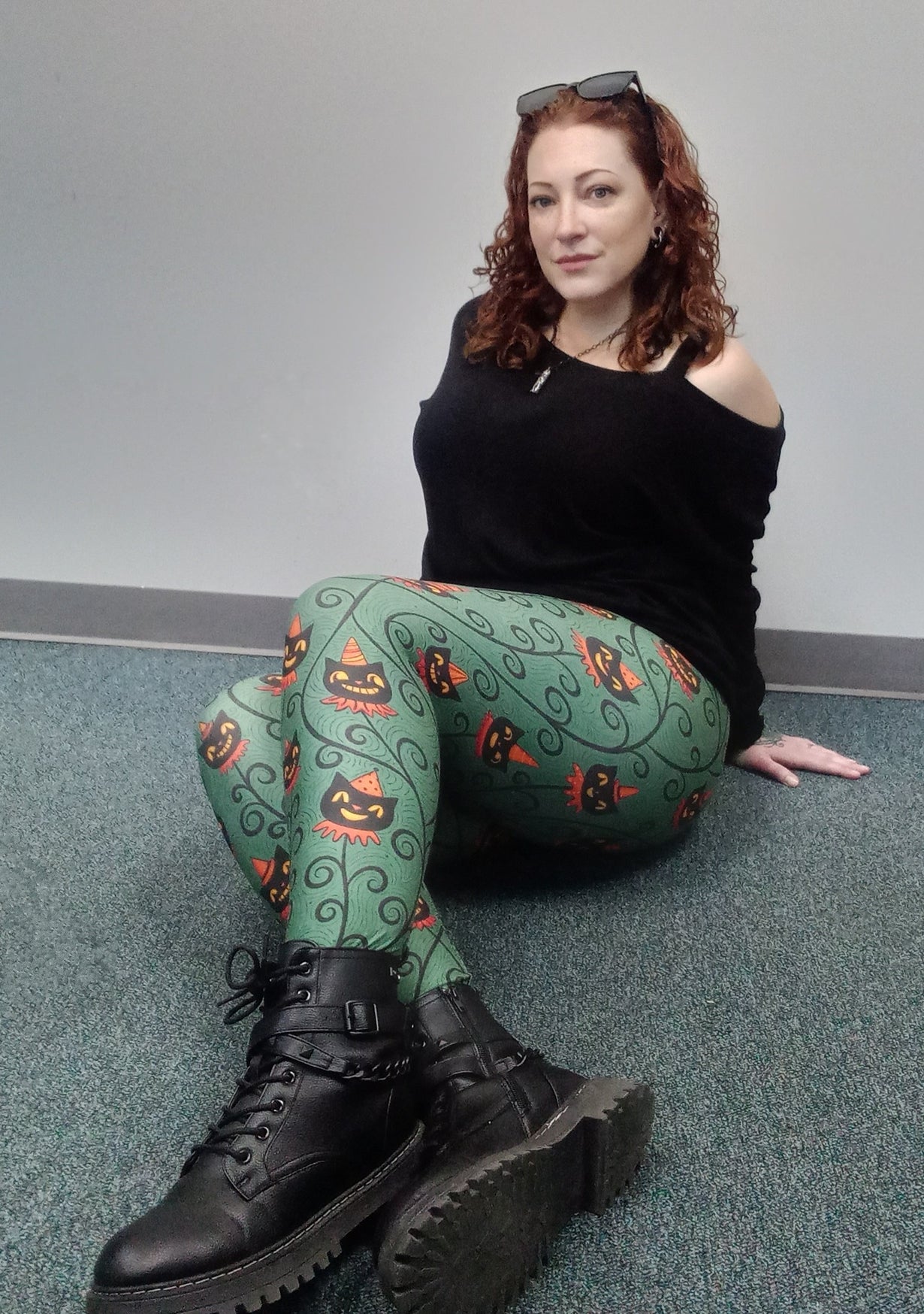 "Creeping Jack Vine" Black Vintage Cat Johanna Parker Exclusive - High-quality Handcrafted Vibrant Leggings -  - Leggings