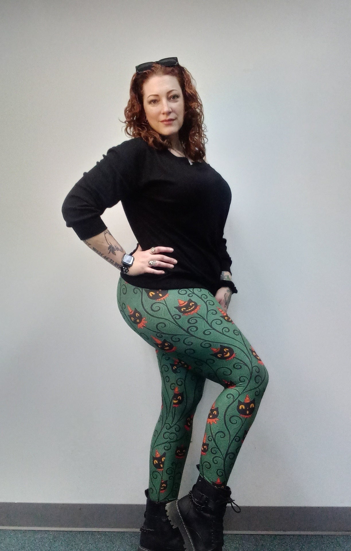 "Creeping Jack Vine" Black Vintage Cat Johanna Parker Exclusive - High-quality Handcrafted Vibrant Leggings -  - Leggings