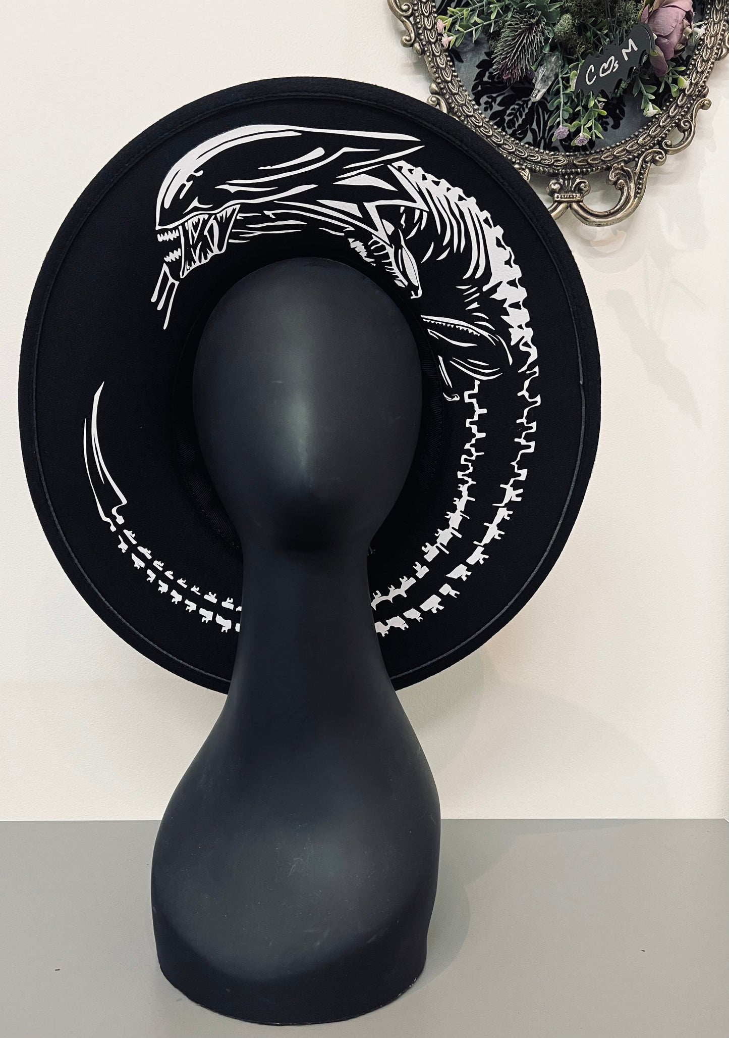Vegan Felt Wide Brim Hat - XL Brim - Xenomorph - -