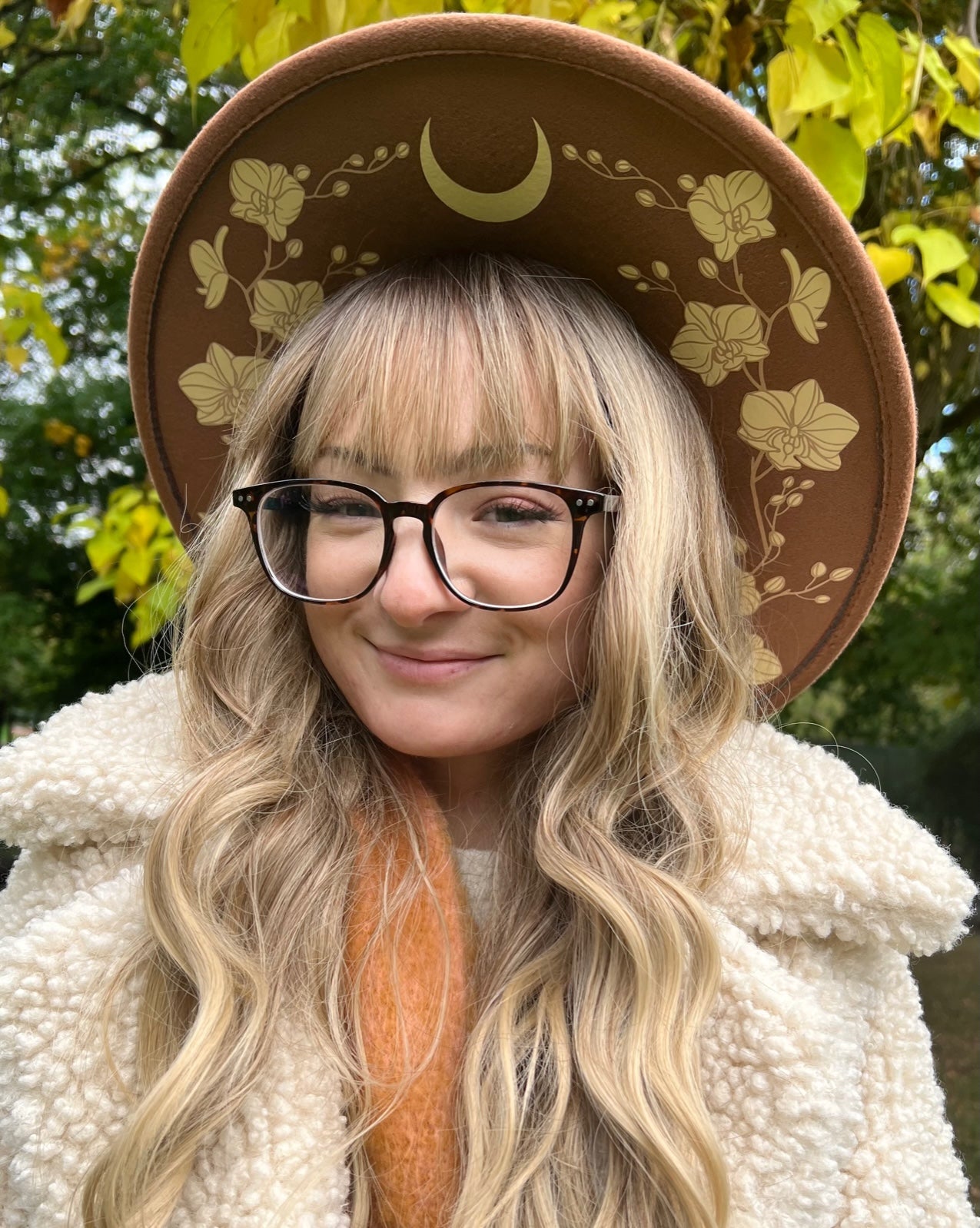 Fox & Fable - Vegan Felt Wide Brim Hat - XL Brim - Caramel - Orchids - -