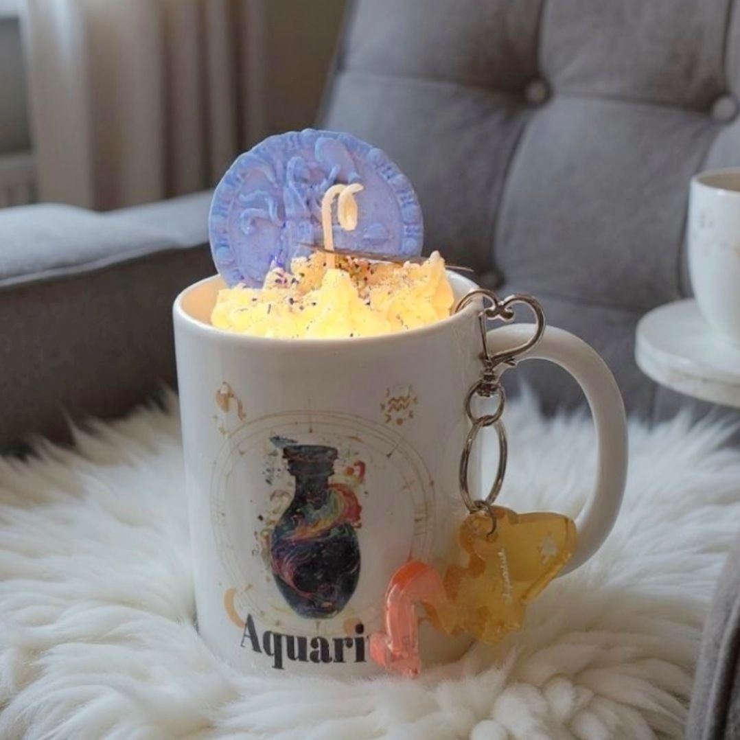 Aquarius Zodiac Candle Gift Set – 11oz Layered Mug Candle + Resin Keychain