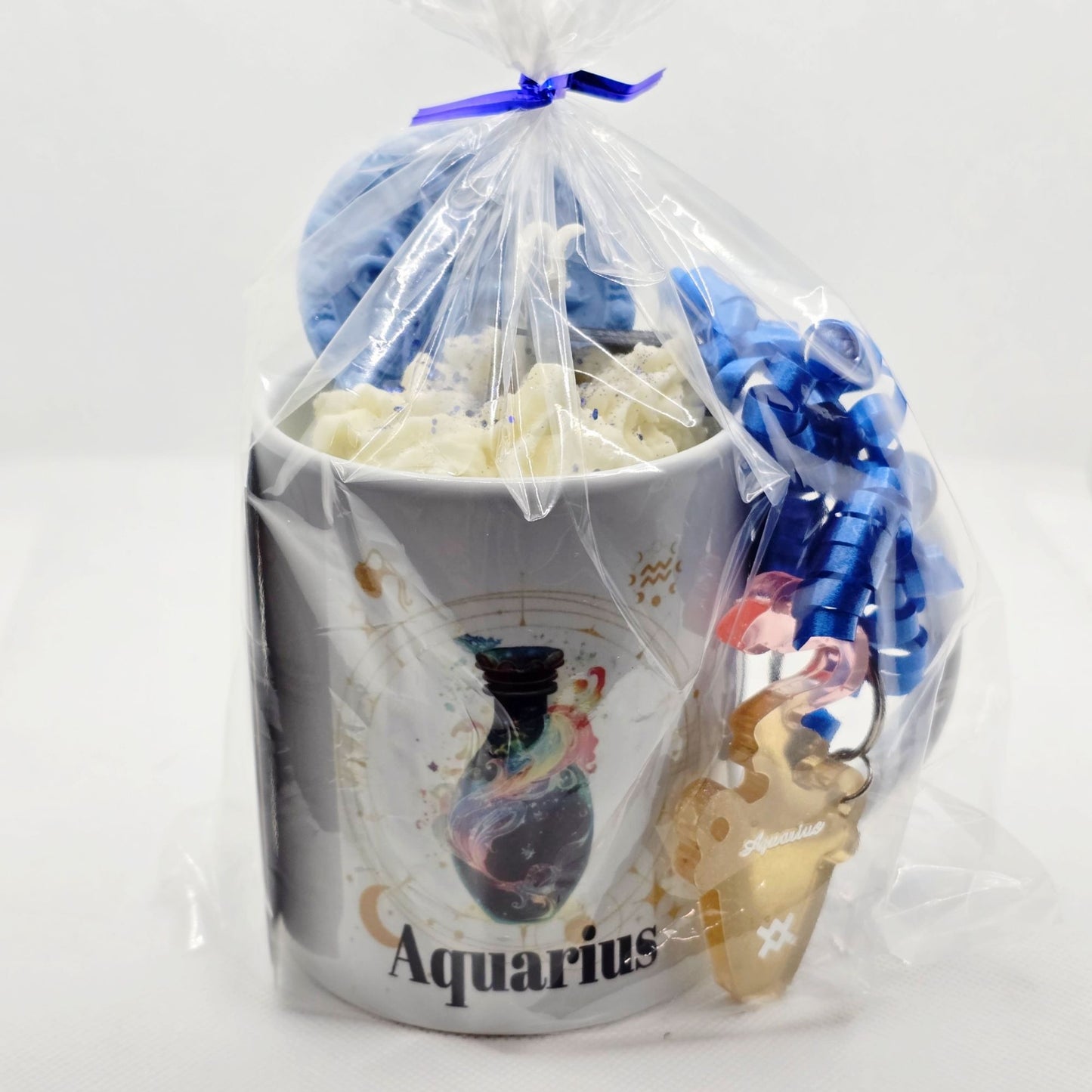Aquarius Zodiac Candle Gift Set – 11oz Layered Mug Candle + Resin Keychain