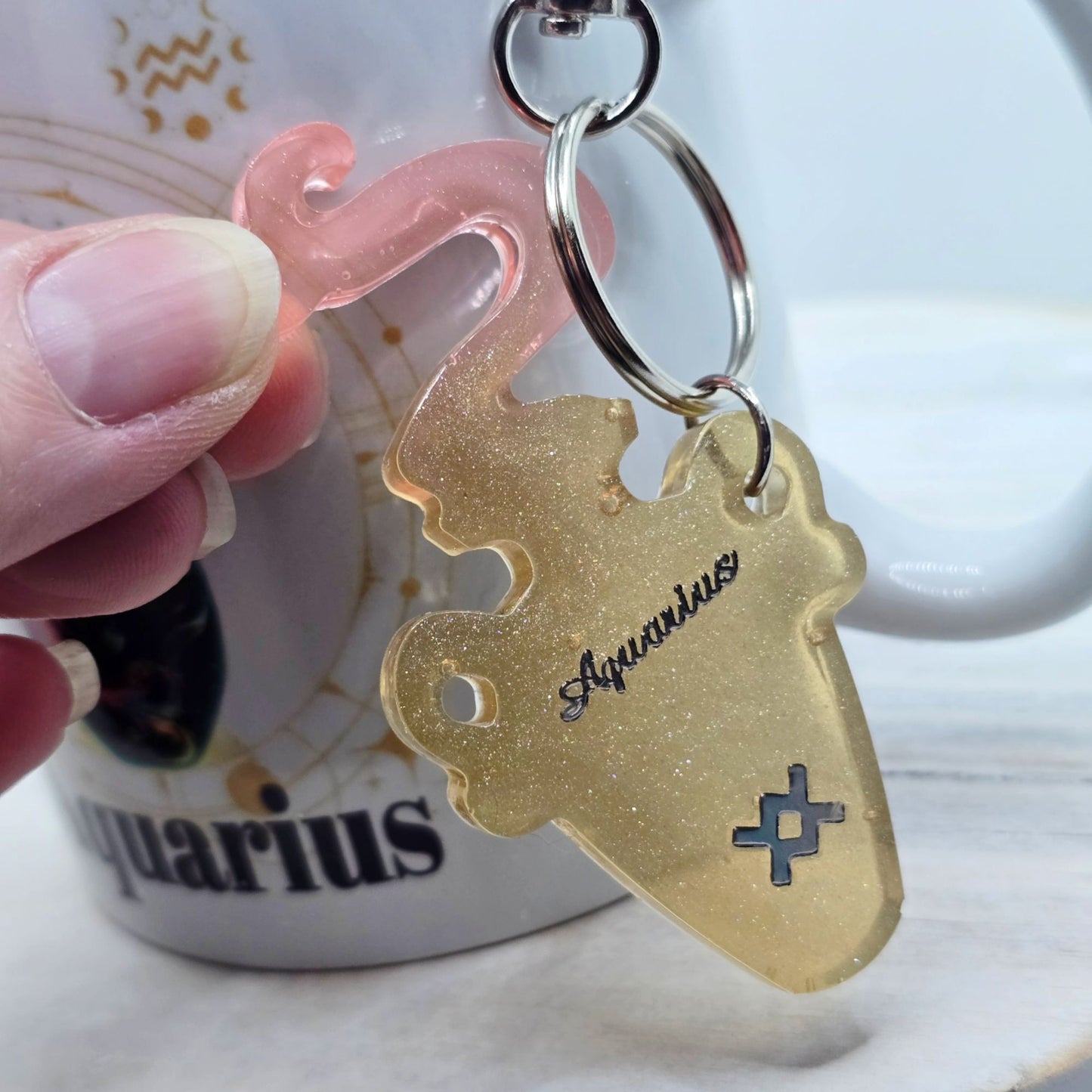 Aquarius Zodiac Candle Gift Set – 11oz Layered Mug Candle + Resin Keychain