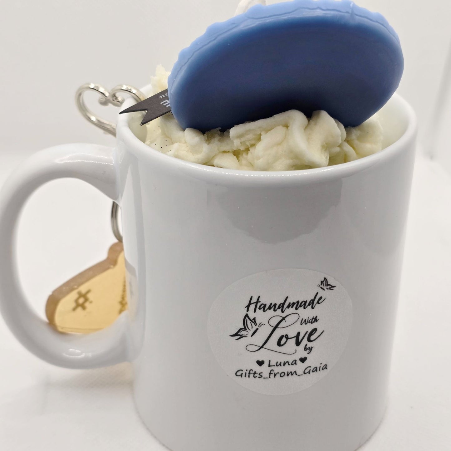 Aquarius Zodiac Candle Gift Set – 11oz Layered Mug Candle + Resin Keychain