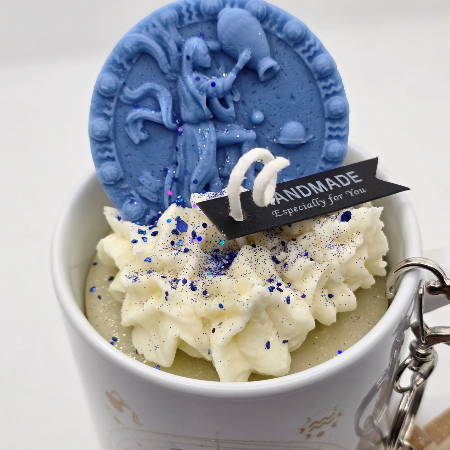 Aquarius Zodiac Candle Gift Set – 11oz Layered Mug Candle + Resin Keychain