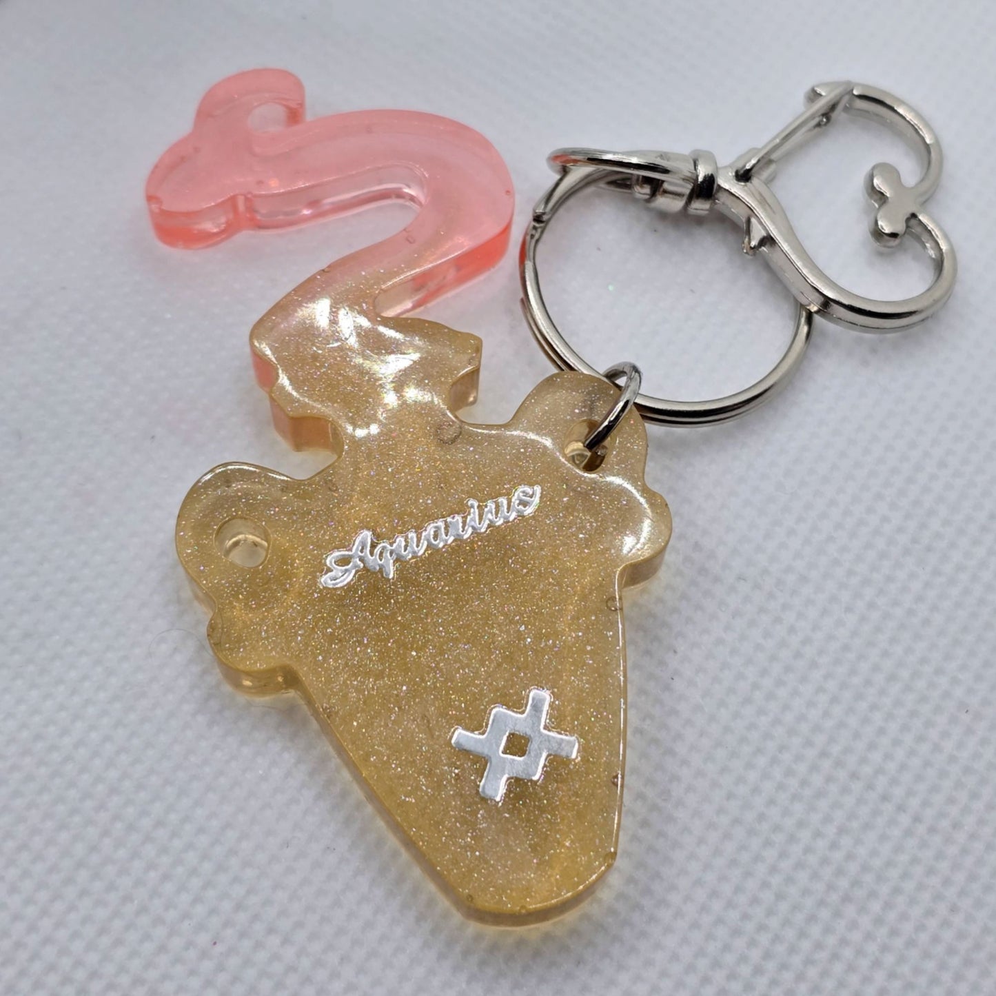 Aquarius Zodiac Candle Gift Set – 11oz Layered Mug Candle + Resin Keychain