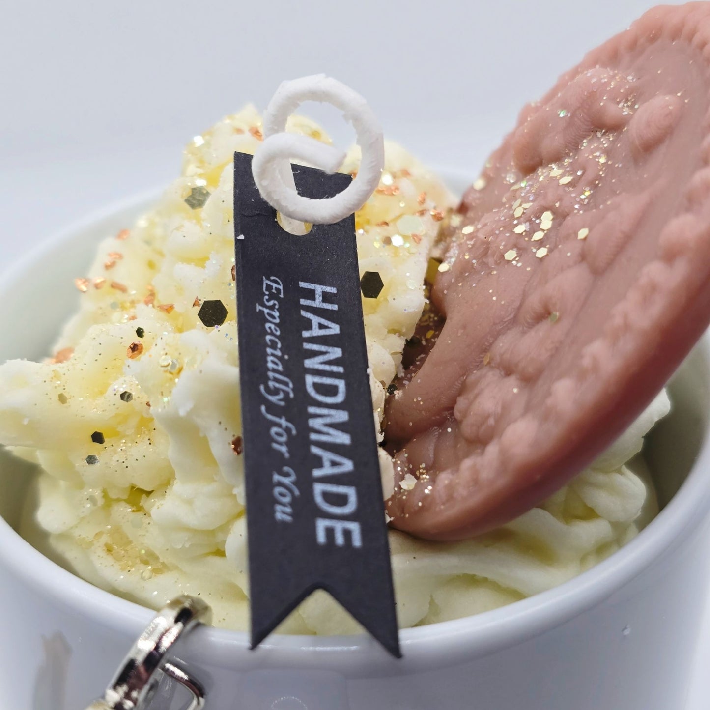 Capricorn Zodiac Candle Gift Set – 11oz Layered Mug Candle + Resin Keychain