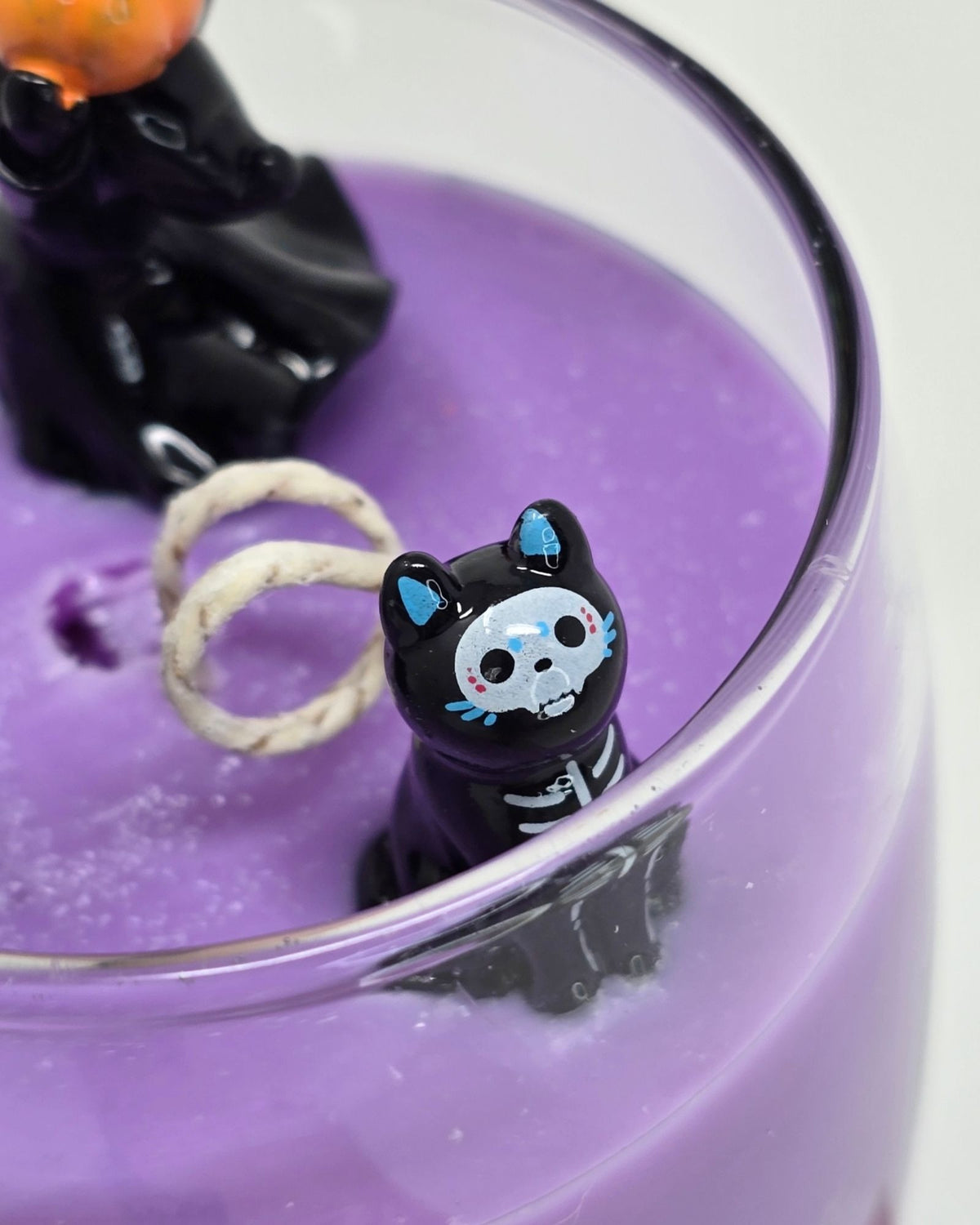 Artisan One Moon Flame Purr-fect Haunt Chamomile Lavender Wine Glass Candle