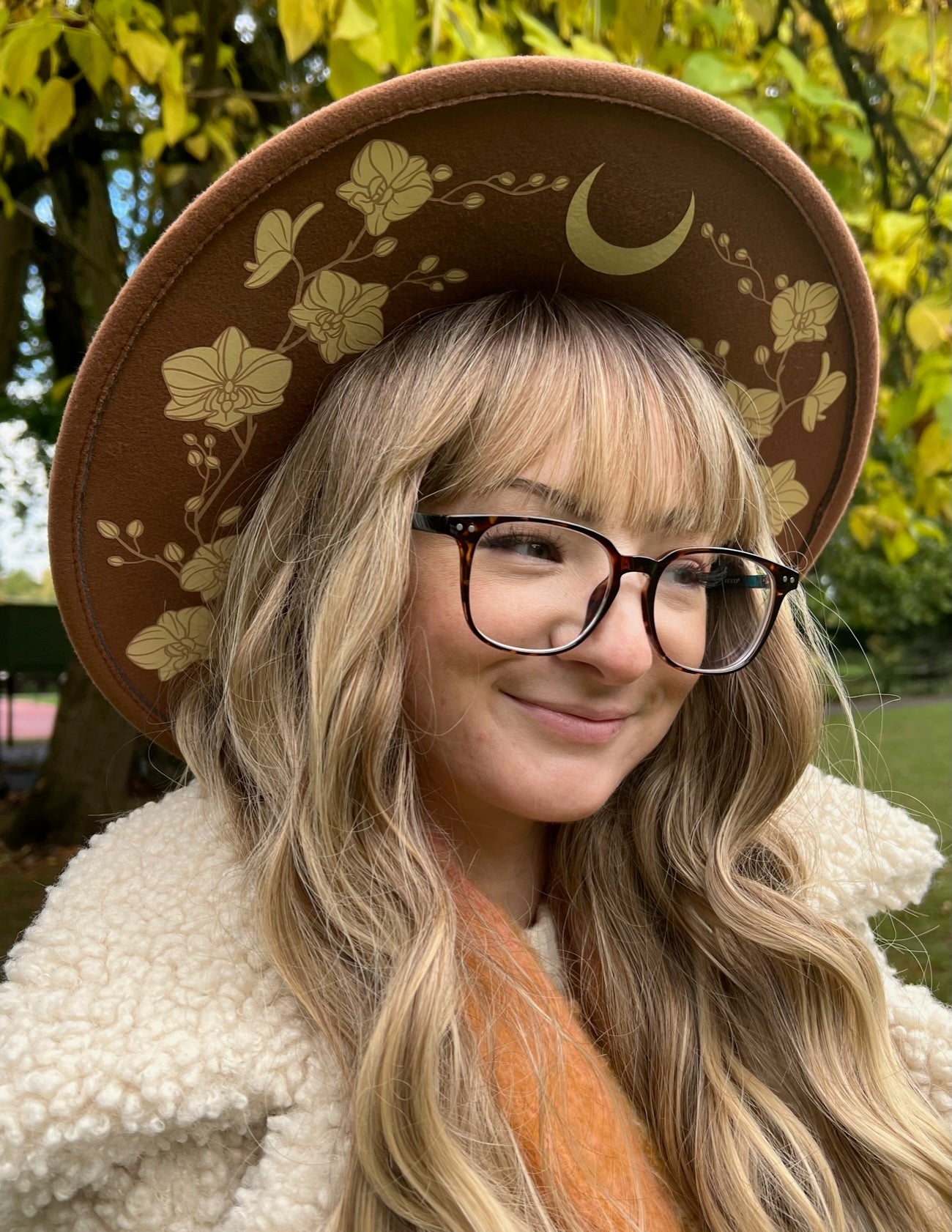 Fox & Fable - Vegan Felt Wide Brim Hat - XL Brim - Caramel - Orchids -  - 