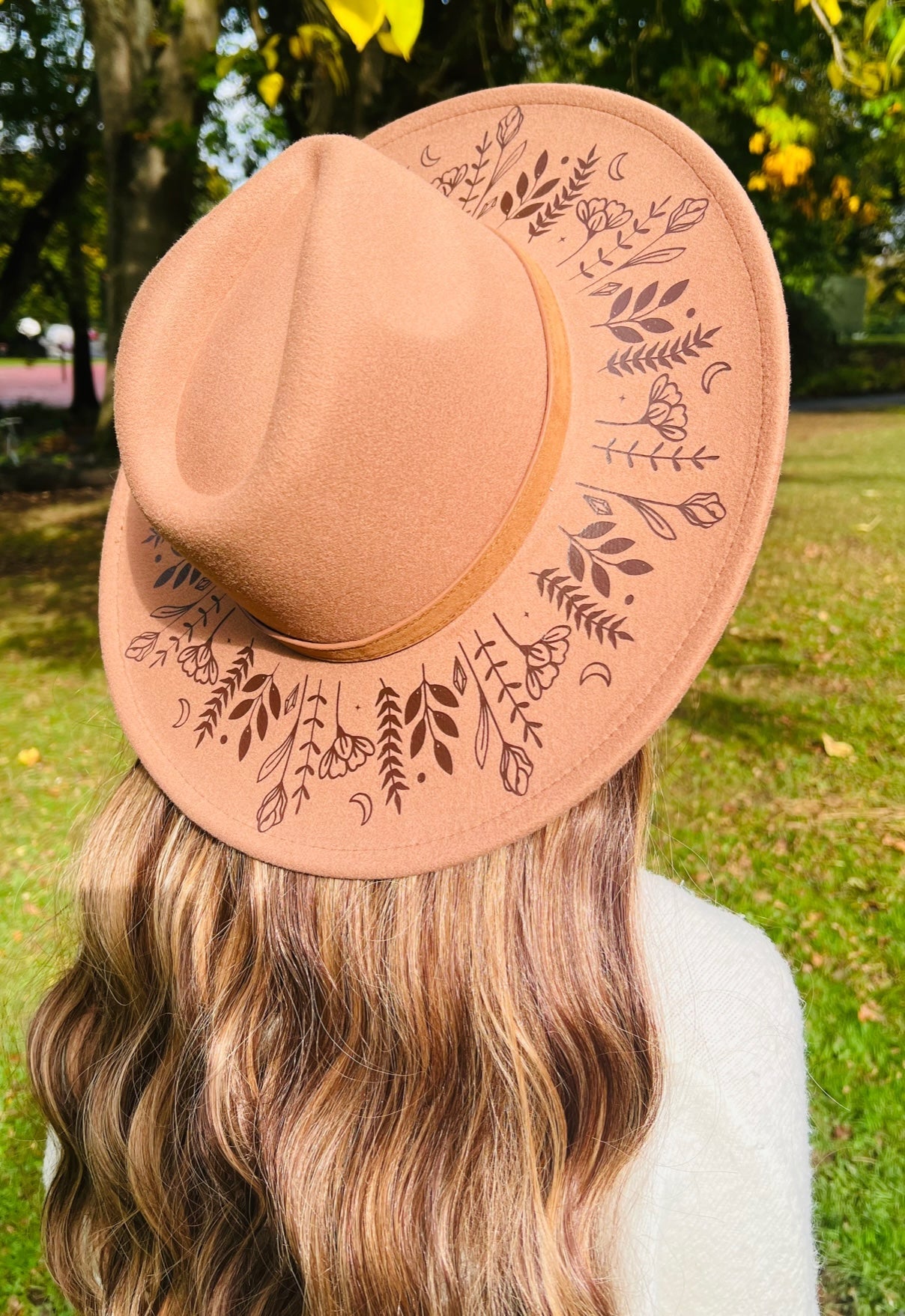 Fox & Fable - Vegan Felt Wide Brim Hat - XL Brim - Caramel - Botanicals -  - 