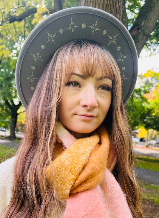 Fox & Fable - Vegan Felt Wide Brim Hat - Grey - Silver Starburst -  - 
