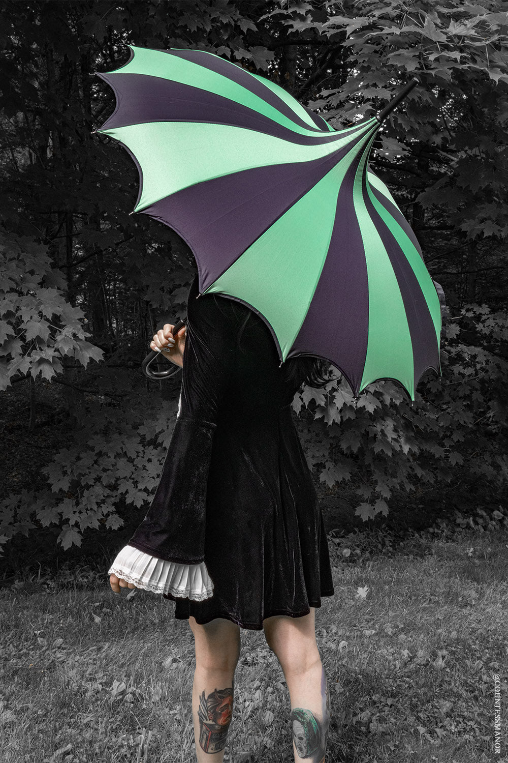 Batwing Pagoda Umbrella [BLACK/GREEN STRIPED]