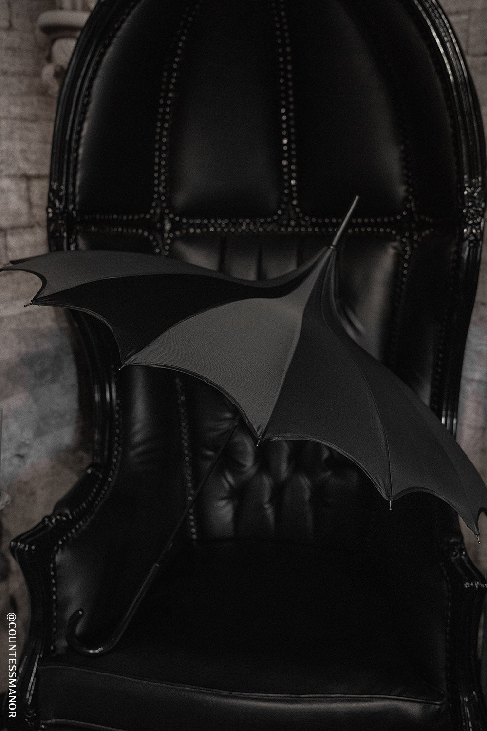 Batwing Pagoda Umbrella [BLACK/GRAY STRIPED]