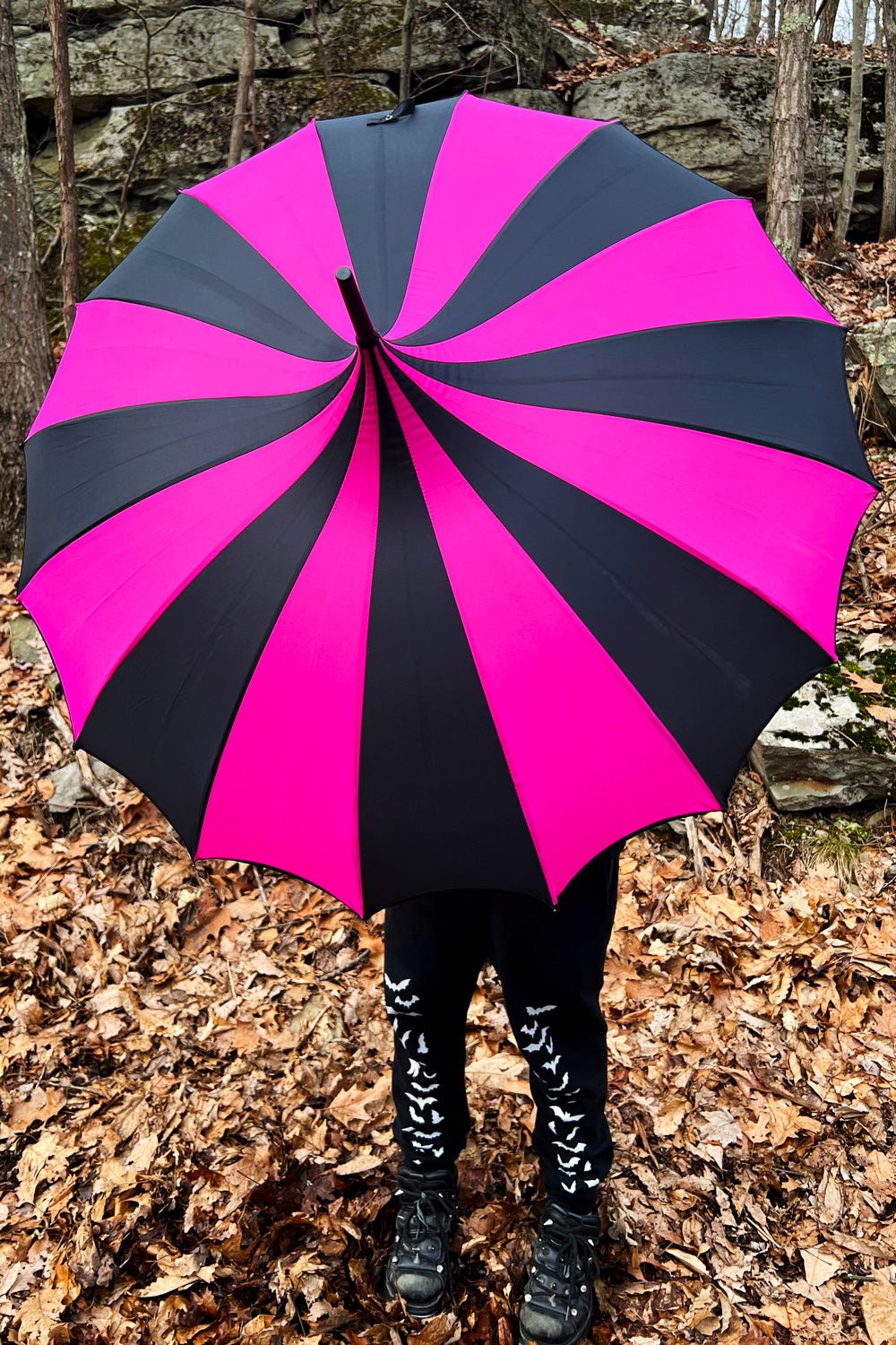 Batwing Pagoda Umbrella [BLACK/HOT PINK STRIPED]