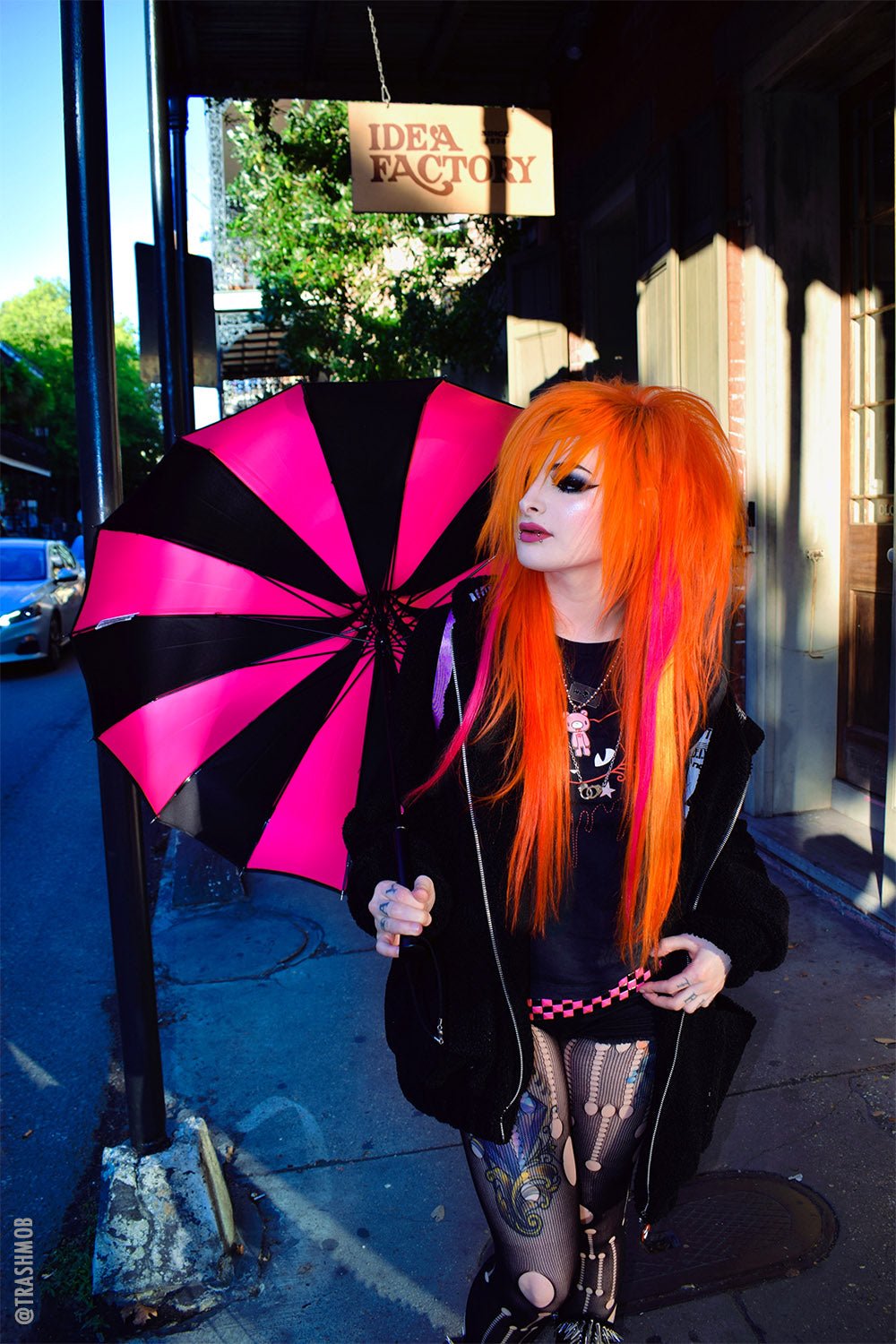 Batwing Pagoda Umbrella [BLACK/HOT PINK STRIPED]