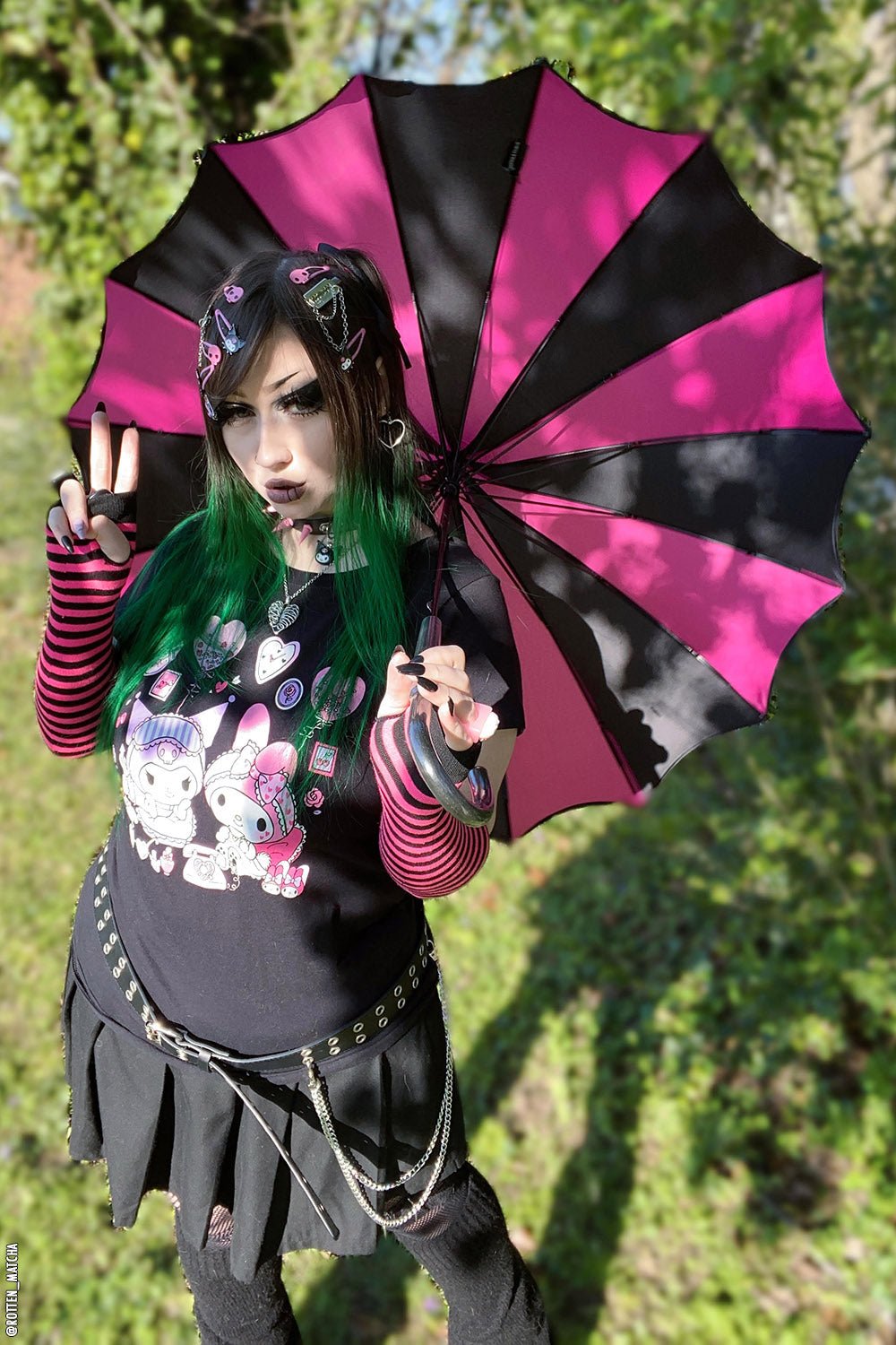 Batwing Pagoda Umbrella [BLACK/HOT PINK STRIPED]