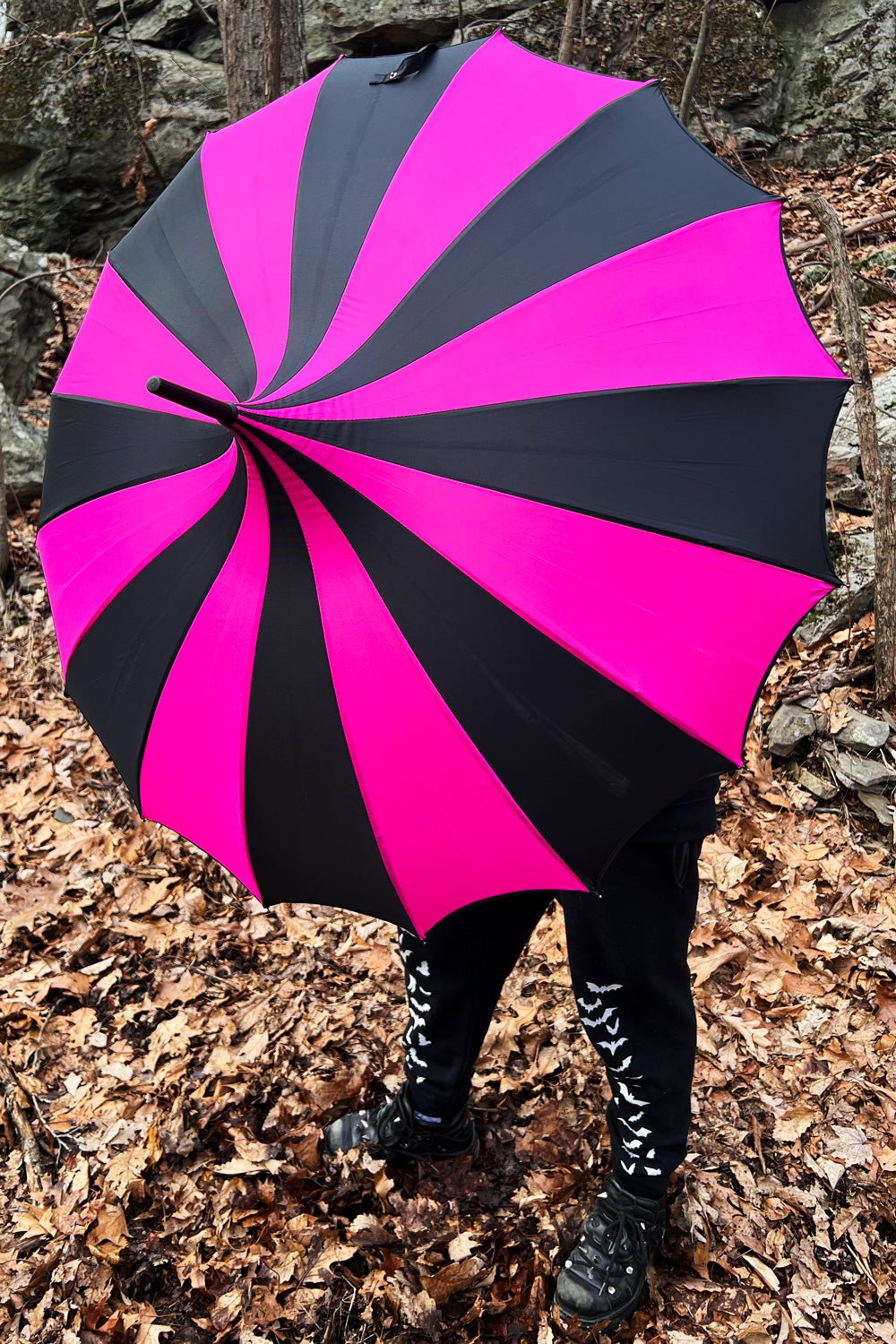 Batwing Pagoda Umbrella [BLACK/HOT PINK STRIPED]