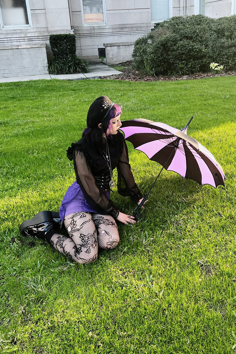 Batwing Pagoda Umbrella [BLACK/LIGHT PURPLE]