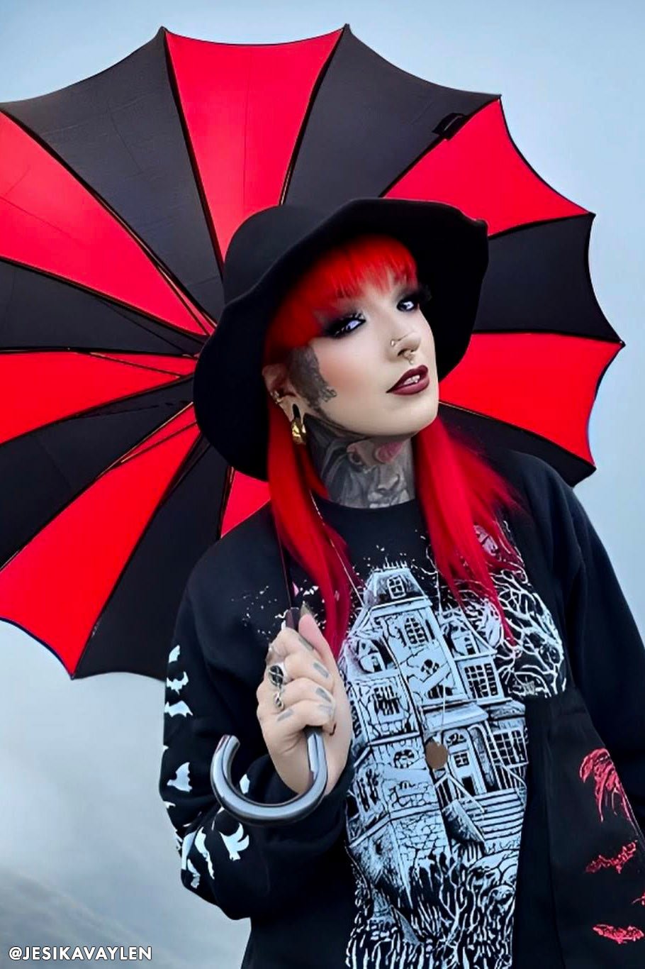 Batwing Pagoda Umbrella [BLACK/RED STRIPED]