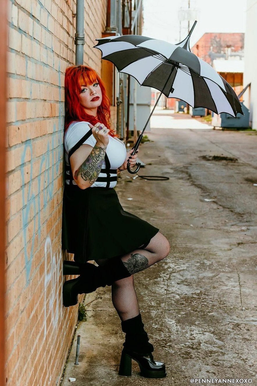 Batwing Pagoda Umbrella [BLACK/WHITE STRIPED]