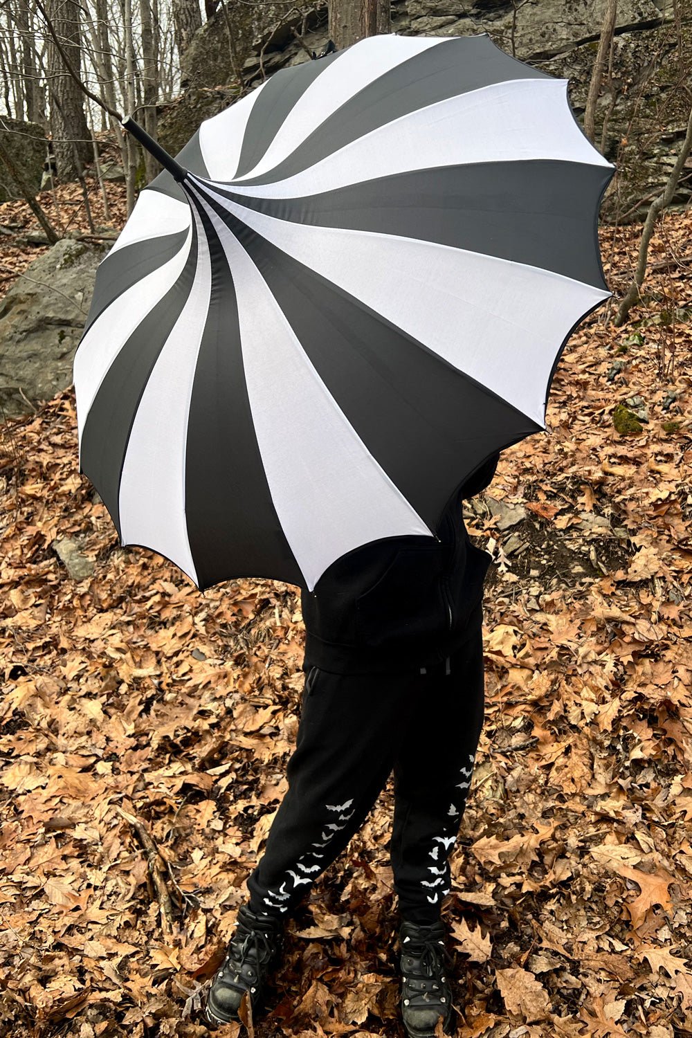 Batwing Pagoda Umbrella [BLACK/WHITE STRIPED]