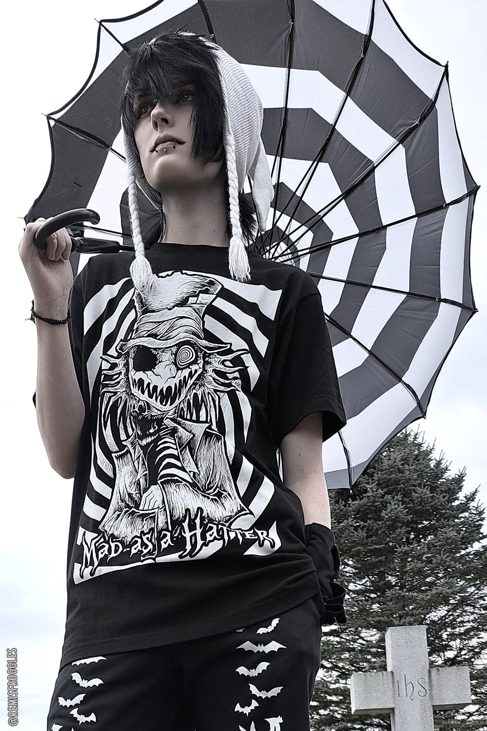 Batwing Pagoda Umbrella [SPOOKY SPIRAL]