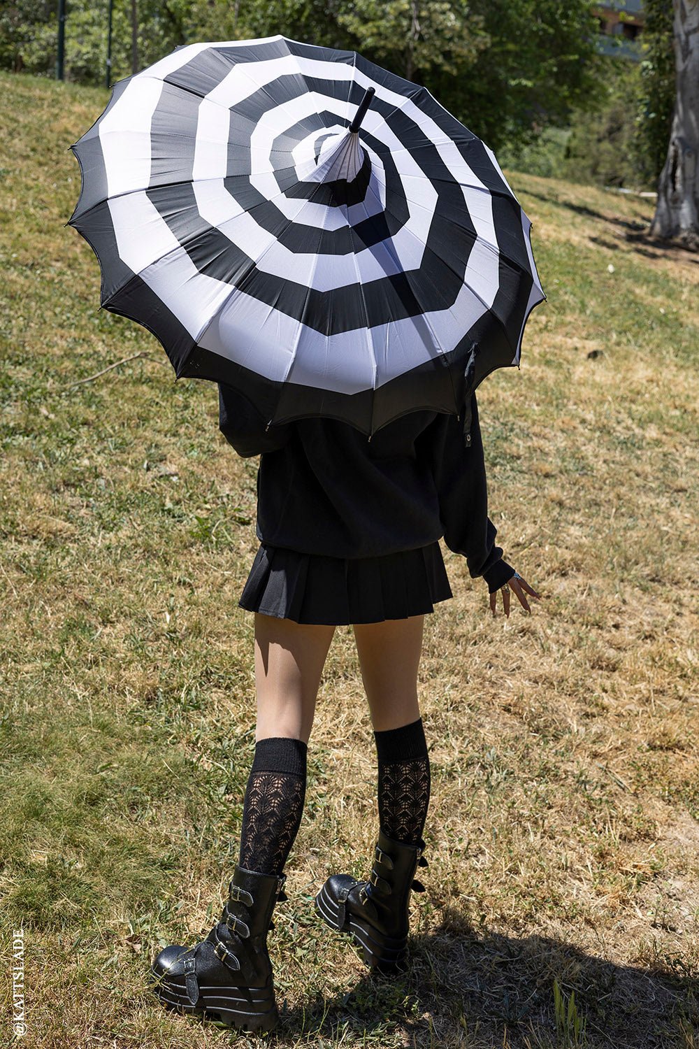 Batwing Pagoda Umbrella [SPOOKY SPIRAL]