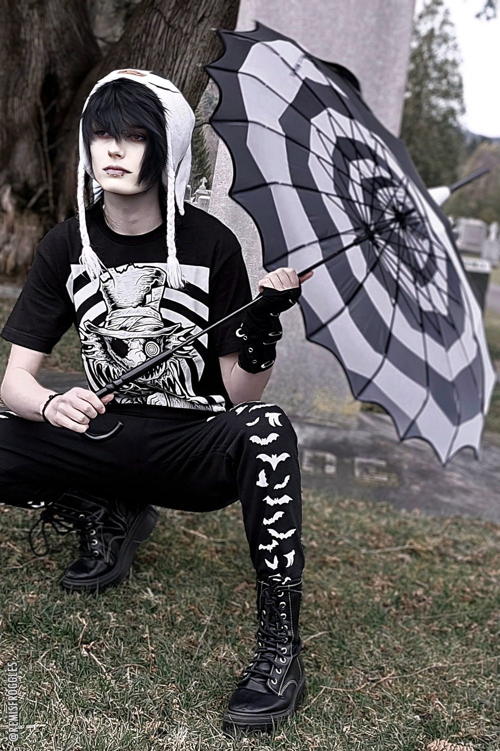 Batwing Pagoda Umbrella [SPOOKY SPIRAL]