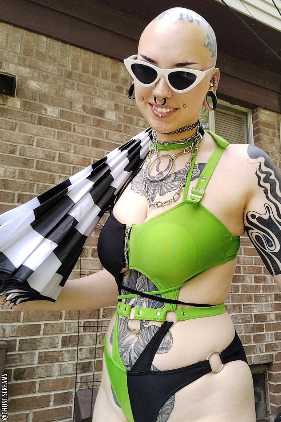 Batwing Pagoda Umbrella [SPOOKY SPIRAL]