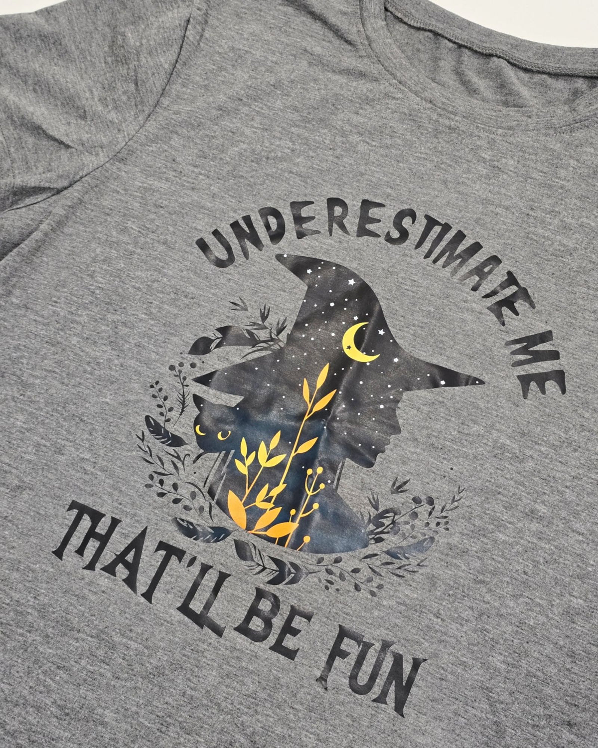 Underestimate Me Witch Black Cat Gray Graphic Tee Shirt Halloween Top L New
