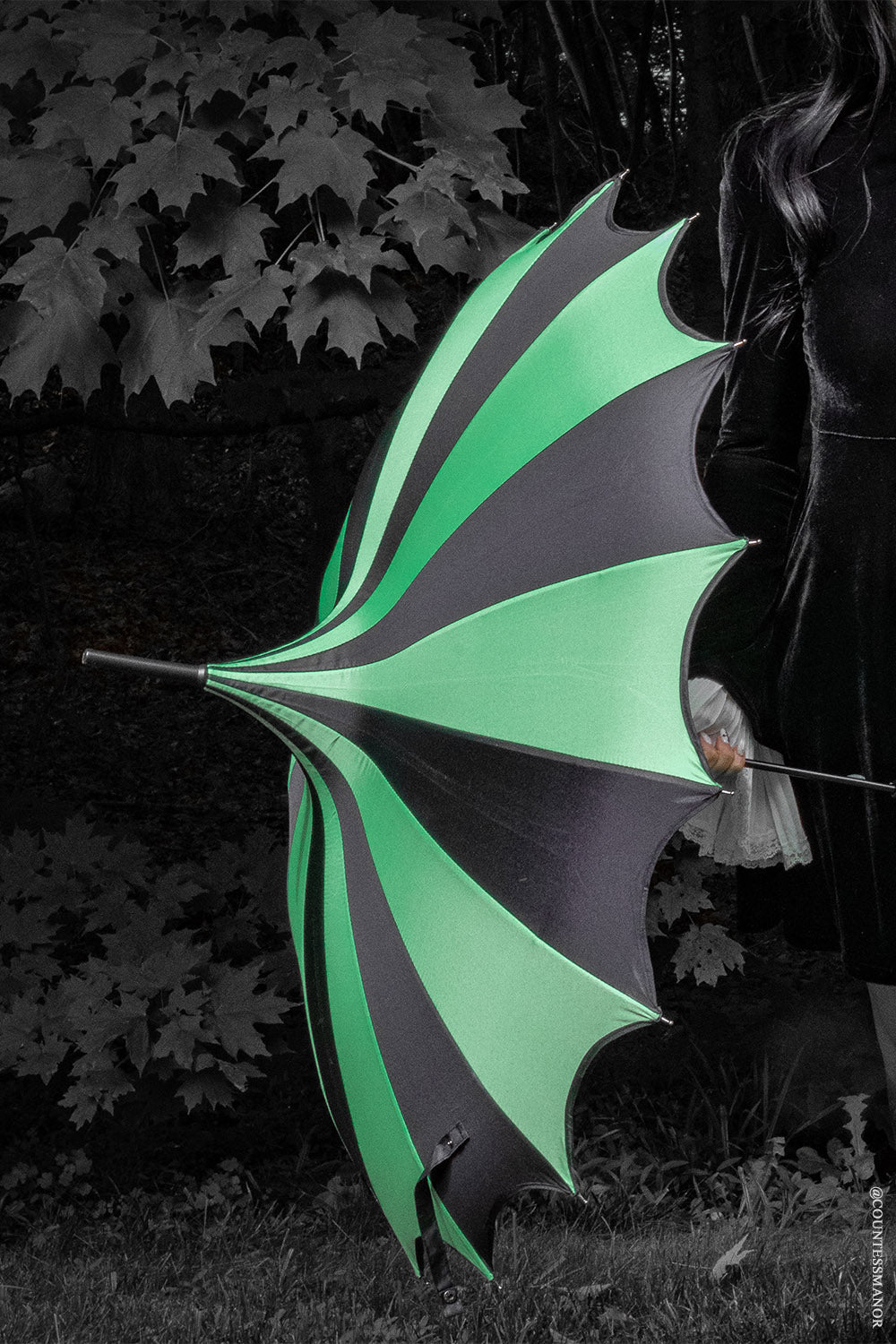 Batwing Pagoda Umbrella [BLACK/GREEN STRIPED]