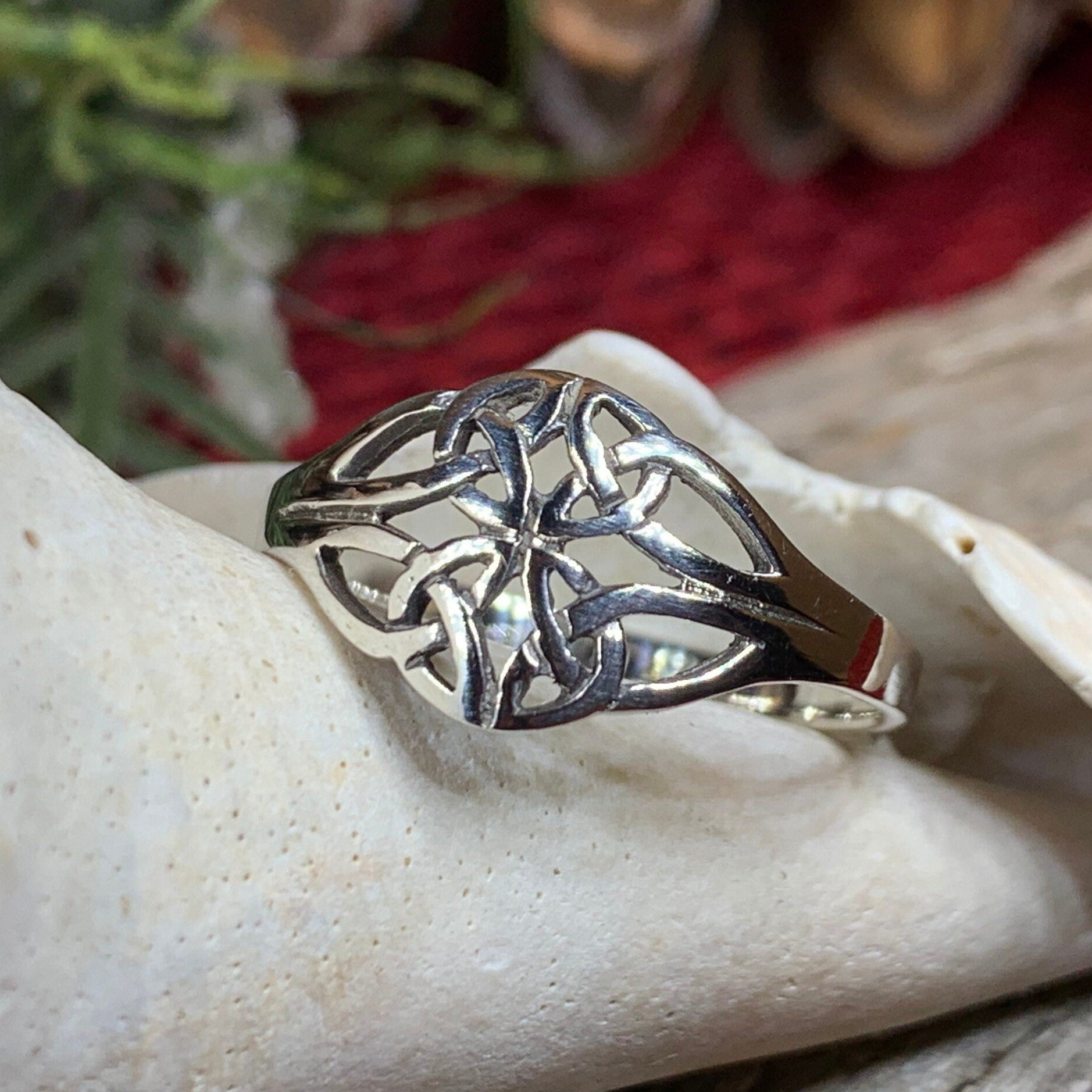 Eiyen Celtic Knot Ring -  - Ring