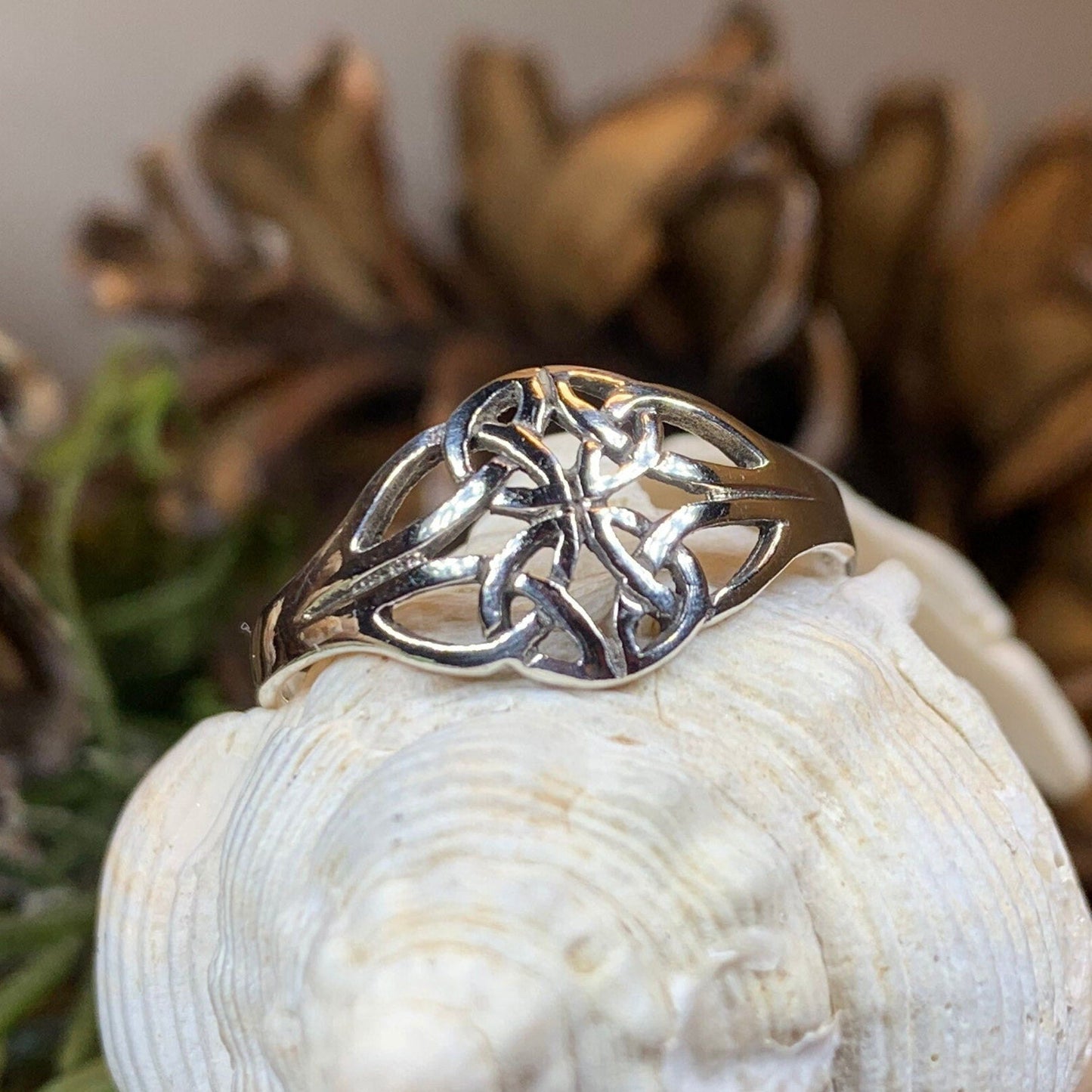 Eiyen Celtic Knot Ring -  - Ring