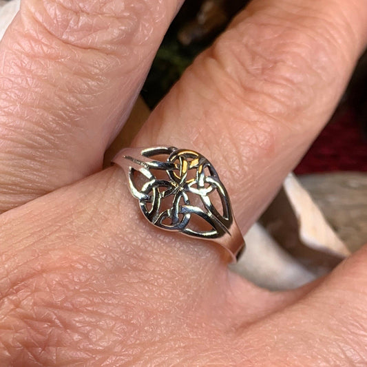 Eiyen Celtic Knot Ring -  - Ring