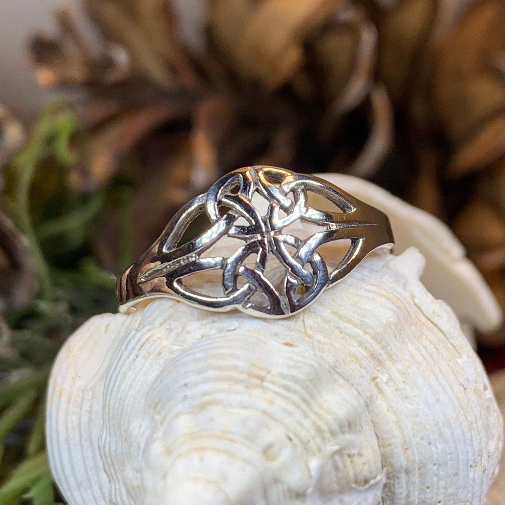 Eiyen Celtic Knot Ring -  - Ring