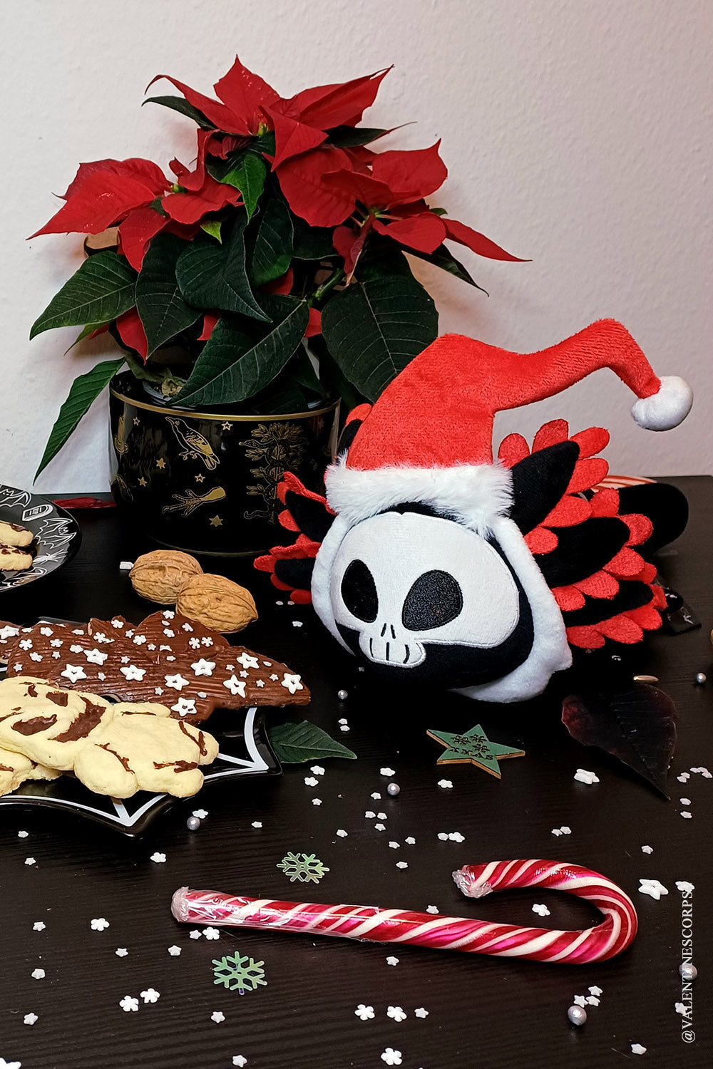 Santa Spooksalotl Plush Toy [Limited Holiday Edition]