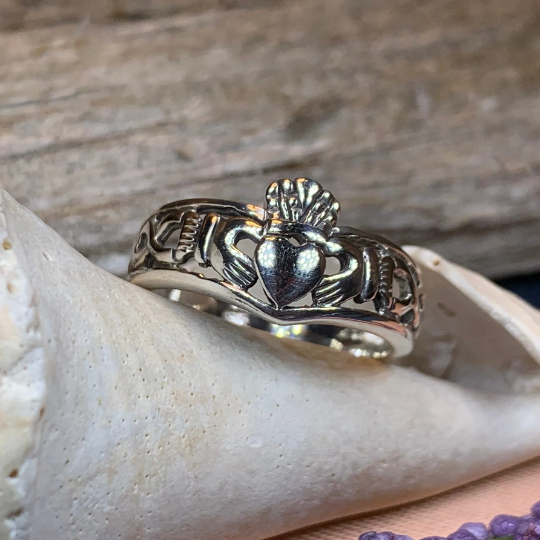 Claddagh Chevron Ring -  - Ring